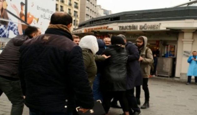 Turist aileden taksiciye 'fazla ücret' dayağı!