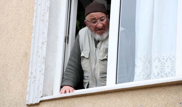 Yaşlı adam eve geldi, korkunç manzarayı gördü!