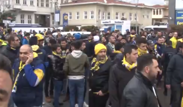 Fenerbahçeli taraftarlar derbi için yola çıktı! CANLI