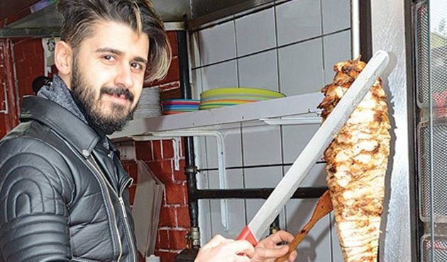 Emrah'ın oğlu Tayfun tavuk dönerci oldu!