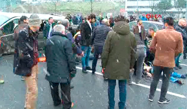 İstanbul'u kilitleyen feci kaza! Yaralılar var...