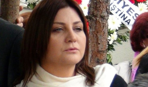 Sibel Can'ın acı günü! Toprağa verdi...