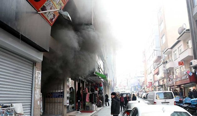 Kağıthane'de korkutan yangın...