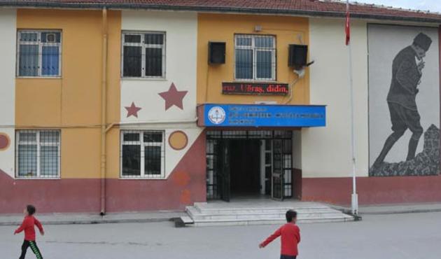 Sınıf öğretmeni 9 öğrencisine tacizden tutuklandı!