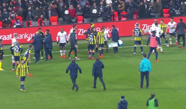 Derbide saha karıştı! / VİDEO