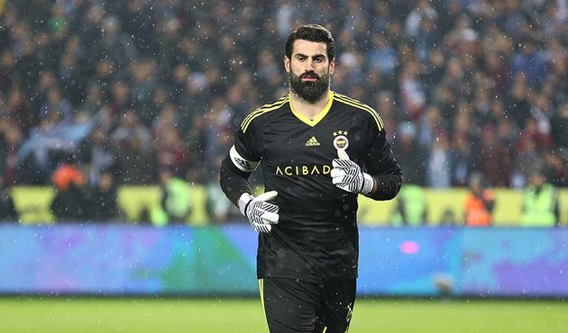 Volkan Demirel 1754 gün sonra kırmızı kart gördü!