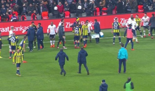 Derbide kavga çıktı!