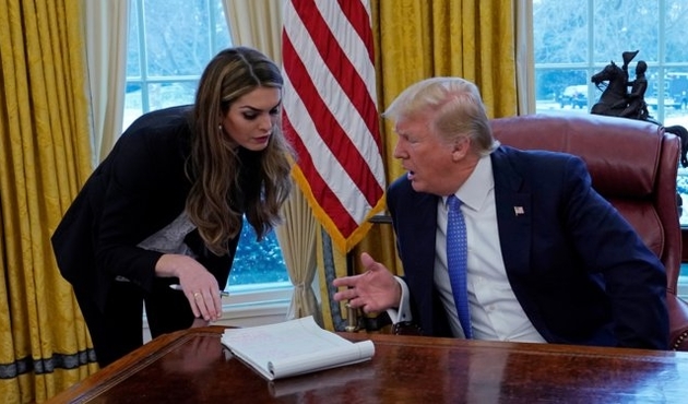 Trump'a bir şok daha!İletişim direktörü Hicks istifa etti...