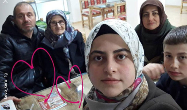 Bu pozu verdikten hemen sonra 4'ü öldü, fotoğrafı çeken genç kız ise...