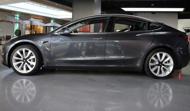 Mercedes ve BMW'nin satışlarını bir tek o geçebildi!