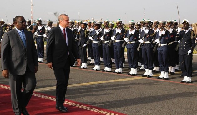 Erdoğan Senegalli mevkidaşı Sall tarafından resmi törenle karşılandı!