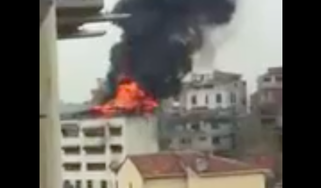 Karaköy'de bir iş hanı alev alev yanıyor! / VİDEO