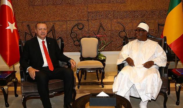 Cumhurbaşkanı Erdoğan mevkidaşı ile görüştü!