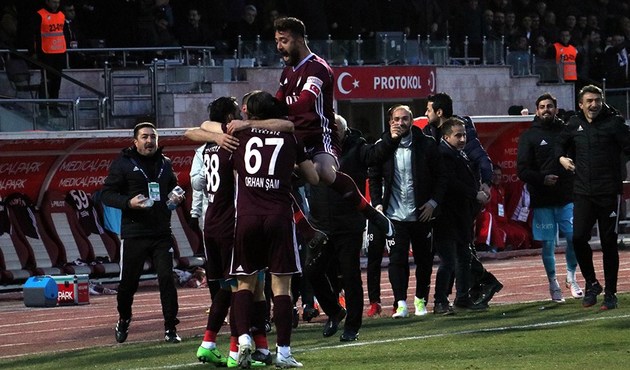 Gakkoşlar dolu dizgin!