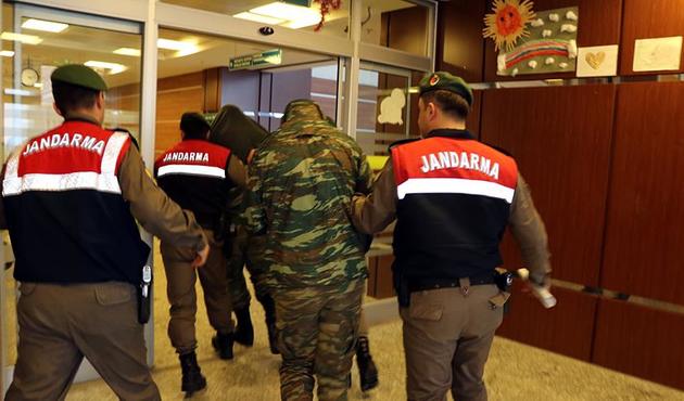 Sınırda yakalanan Yunan askerleri ile ilgili flaş gelişme!