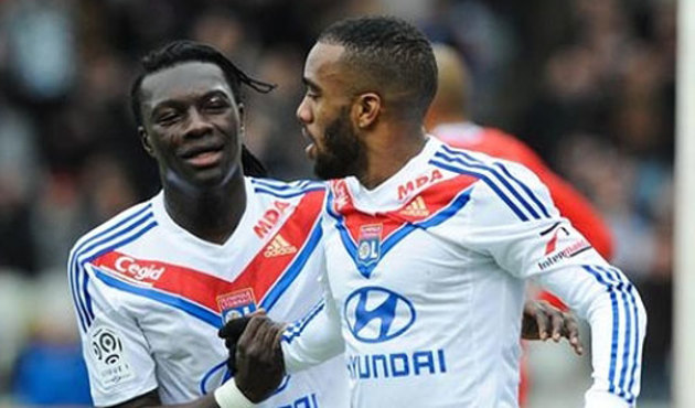 Lacazette'den Gomis paylaşımı!