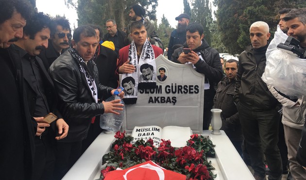 Sevenleri Müslüm Baba'larını unutmadı!