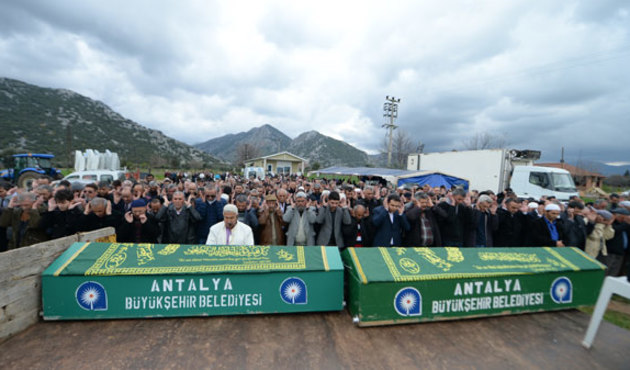 Baba-oğul yan yana defnedildi!