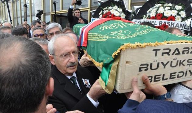 CHP'nin acı günü! Kılıçdaroğlu tabuta omuz verdi