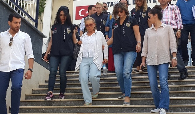 Nazlı Ilıcak'a Kara Kuvvetleri şoku!