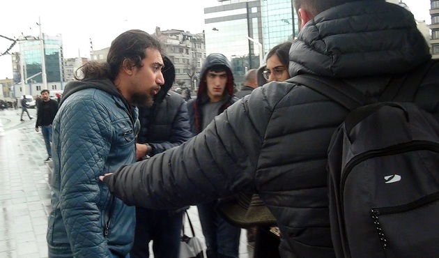 Taksim'in göbeğinde kadına şiddete engelli genç isyan etti!