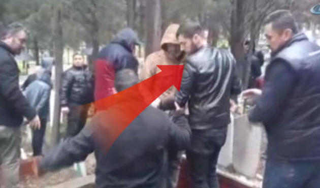 Cani baba cenazede taziyeleri kabul etmiş!