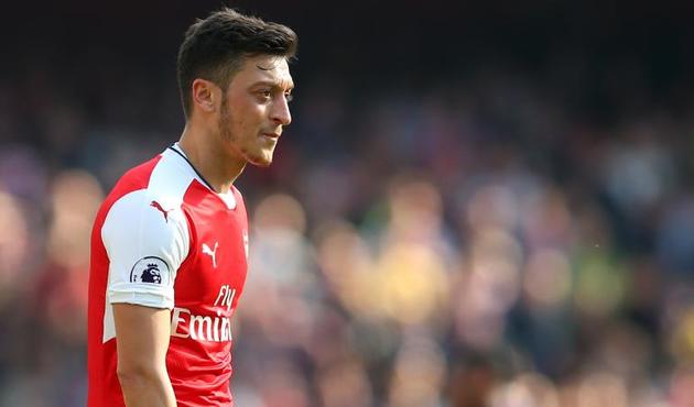 Mesut Özil'e ağır sözler!