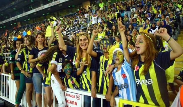 8 Mart'ta kadınlar Fenerbahçe maçlarını bedava izleyecek!