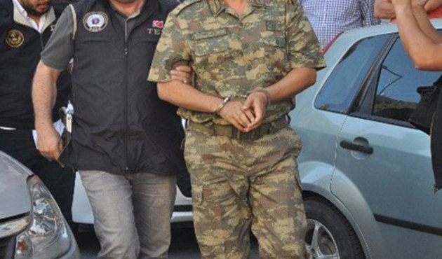 FETÖ'cü Üsteğmen kamuflaj elbisesiyle gözaltına alındı!