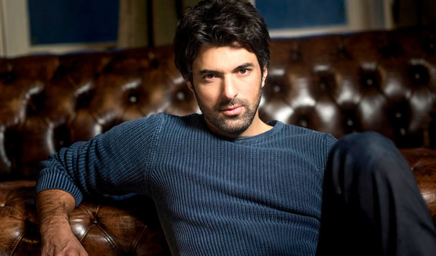 Engin Akyürek dünya starlarını geride bıraktı!