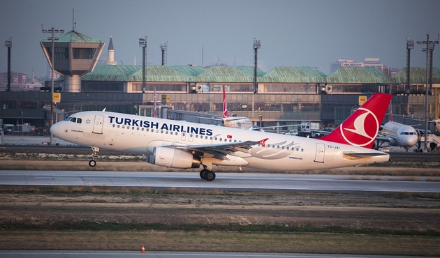 Türk Hava Yolları uçağı teknik arıza nedeniyle geri döndü...