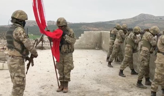 Türk bayrağını Raco'da bu yeminle göndere çektiler!