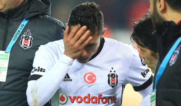 Adriano sakatlandı!