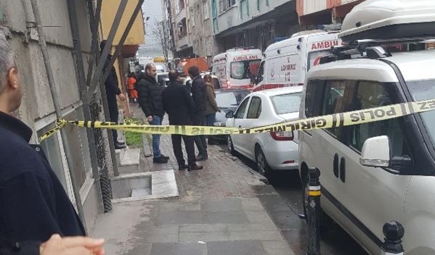 Tartıştığı eşini sokak ortasında öldürüp intihar etti