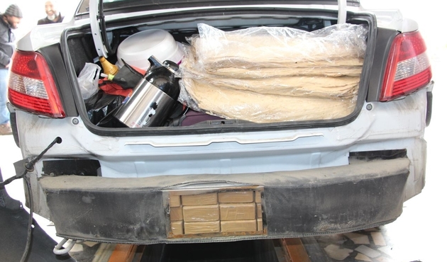 Otomobilin tamponlarında 31 kilo eroin ele geçirildi...