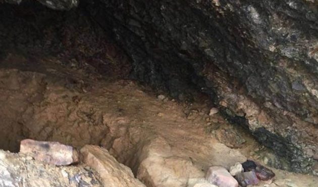 Tunceli Ovacık kırsalında teröristlere ait sığınak ve mağaralar imha edildi...