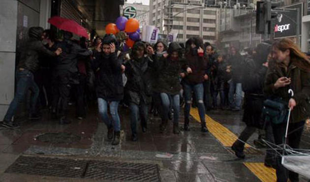 Ankara'da "8 Mart" eylemine müdahale