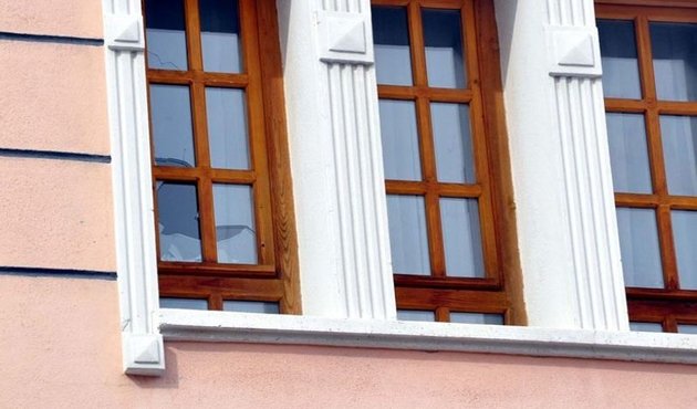 Çocuğunun gözünün önünde eşini öldürdü!