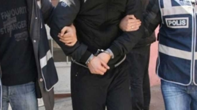 Polis kıskıvrak yakaladı! Zenginleri kandırıp çıplak görüntülerle...