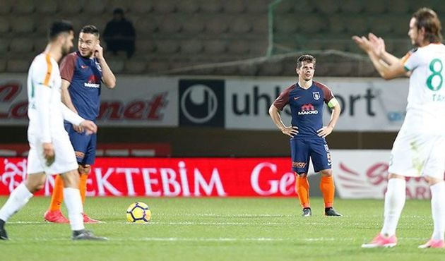 Başakşehir'in iki yıldızı Beşiktaş maçında yok!
