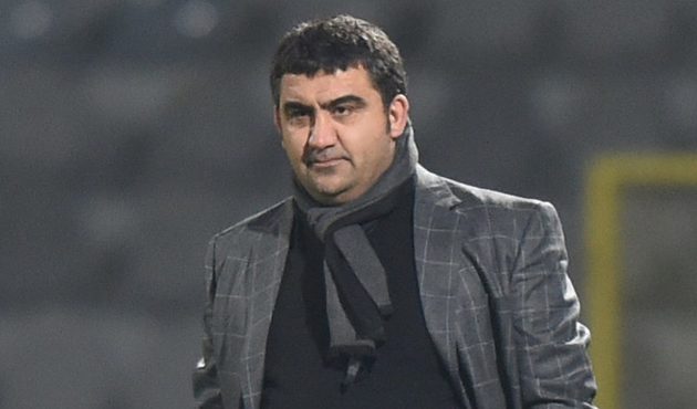 Ümit Özat oyuncularından şikayetçi!