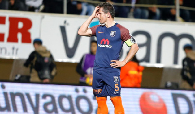 Başakşehir'de 2 şok birden!