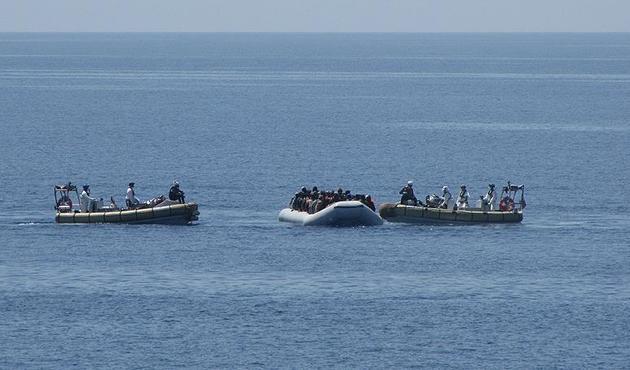Libya açıklarında 237 kaçak göçmen kurtarıldı