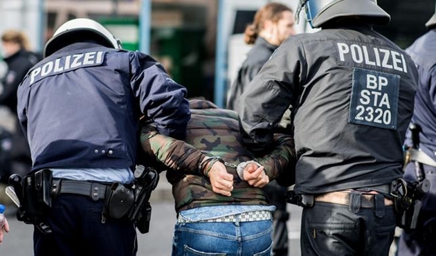 PKK'lılar Düsseldorf Havalimanı'nı birbirine kattı...