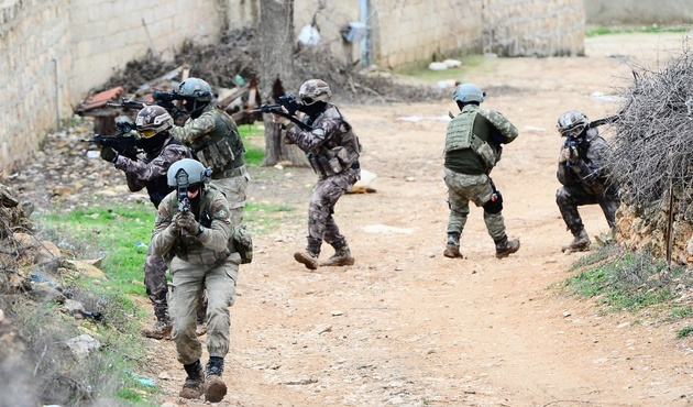 Afrin'e sadece 6 km kaldı! Öcalan ve Esed posterleri indiriliyor...
