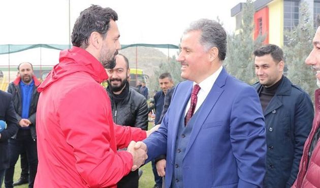 Belediye başkanı illegal maç yayını yaptı!