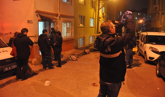 Evine geldiğinde tanımadığı bir kişinin cesediyle karşılaştı..