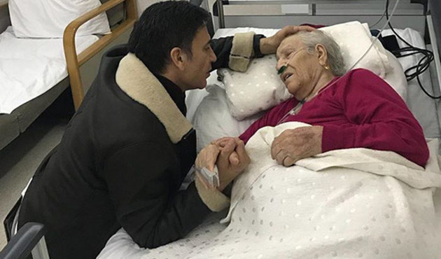 Annesi hastalanınca apar topar ülkeye döndü!