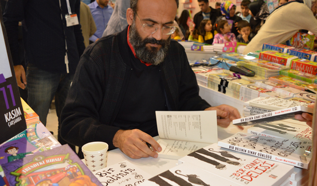 Sapık felsefeci meslekten ihraç edildi