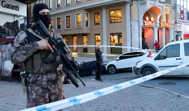 Taksim'de iki grup arasında silahlı çatışma: 1 ölü 4 yaralı...